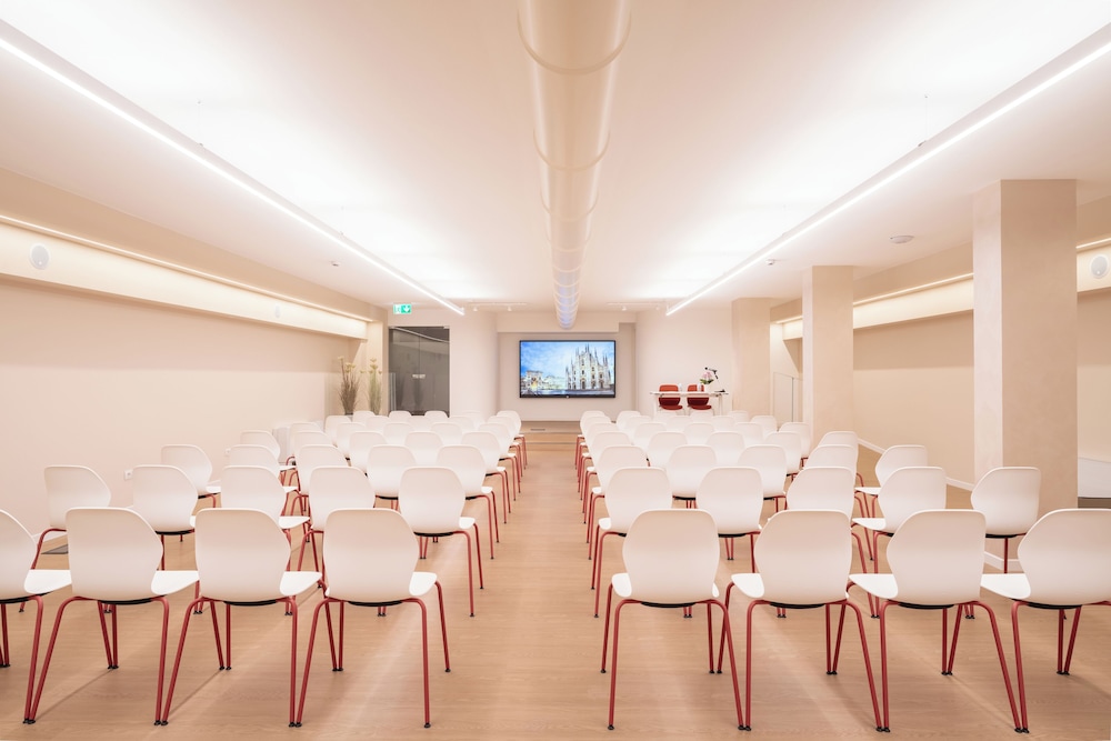 Hotel Raffaello — Hotel building in Milan, Lombardy