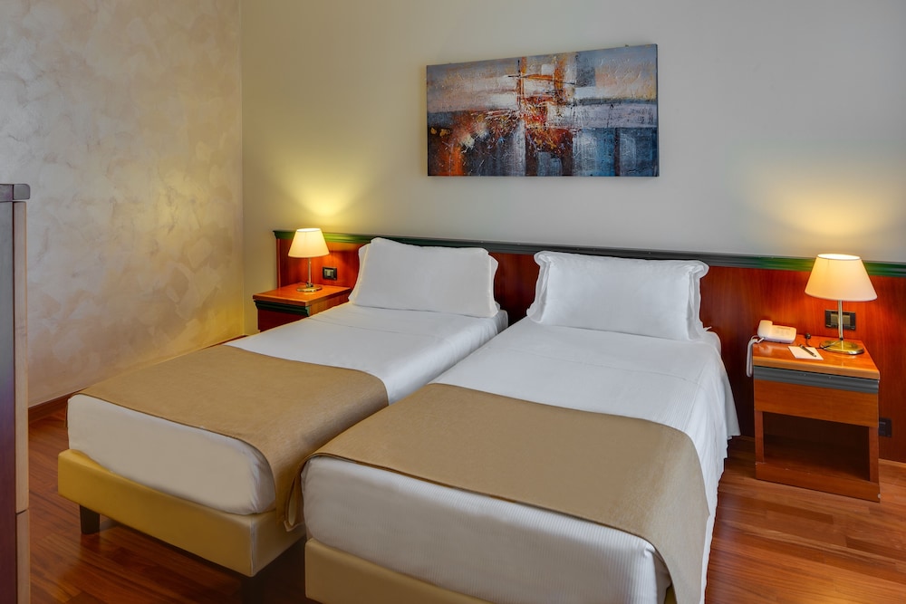 Hotel Raffaello — Hotel rooms in Milan, Lombardy