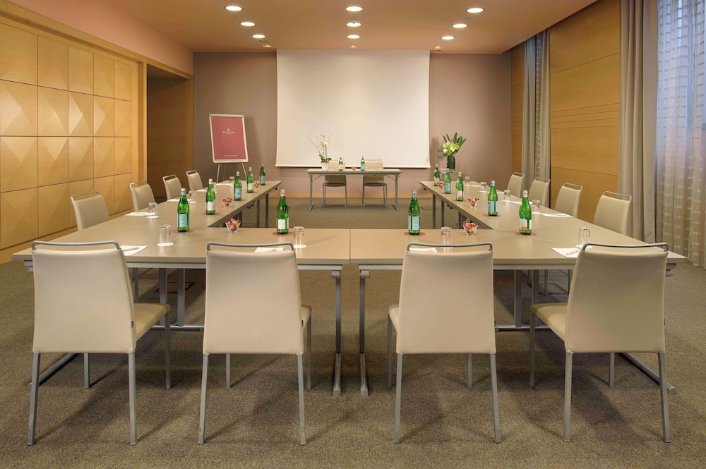 NH Collection Milano Touring — Hotel building in Milan, Lombardy