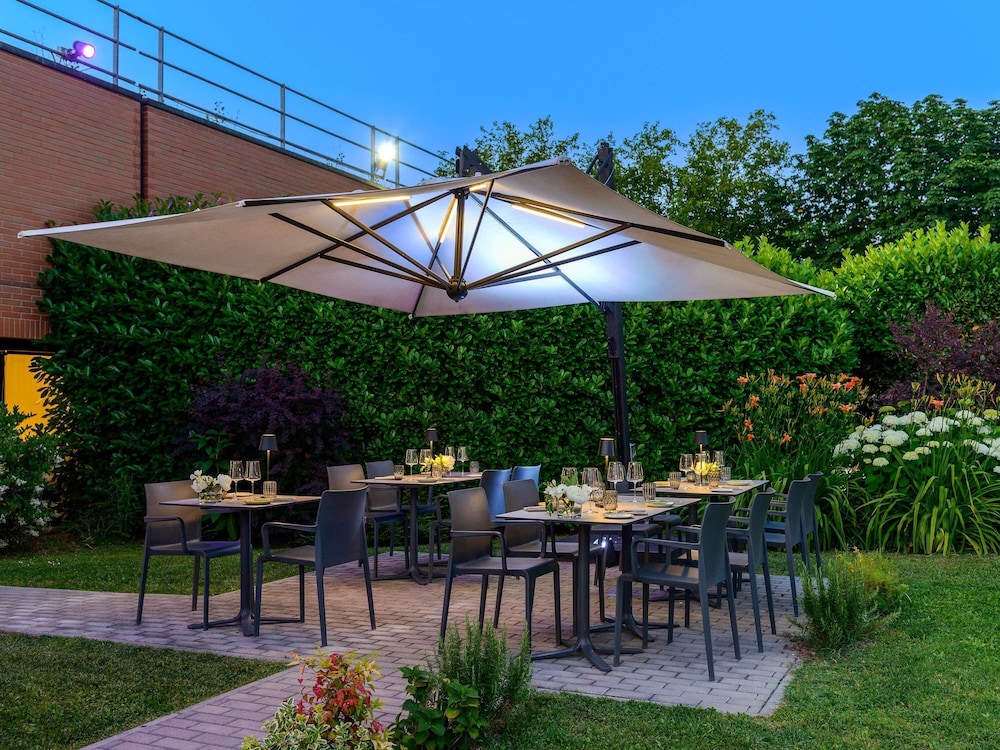 Novotel Milano Linate Aeroporto — Restaurant & bars in Milan, Lombardy