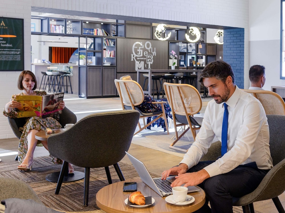 Novotel Milano Linate Aeroporto — Restaurant & bars in Milan, Lombardy