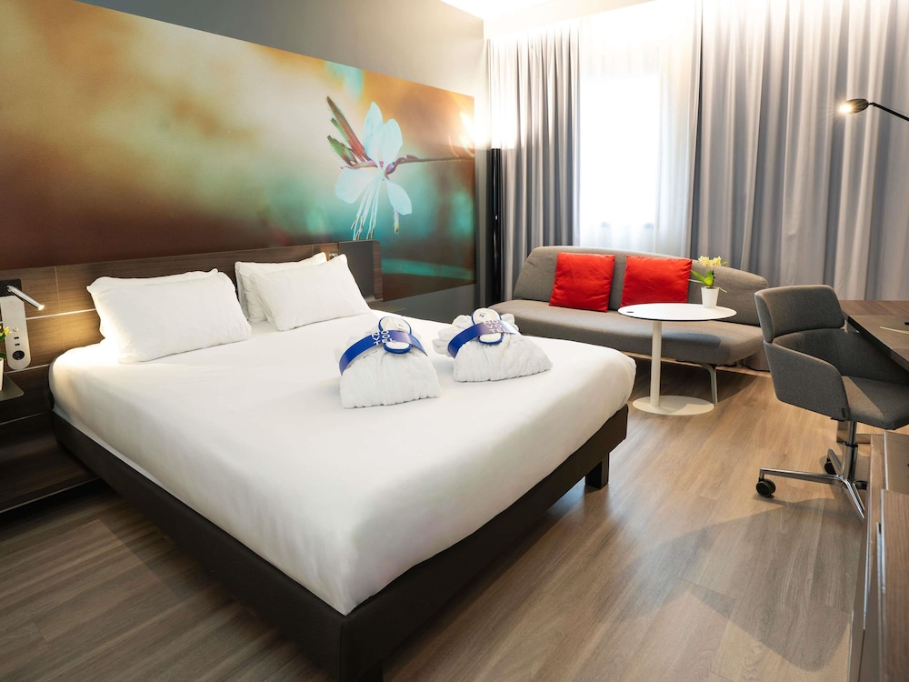 Novotel Milano Linate Aeroporto — Hotel rooms in Milan, Lombardy