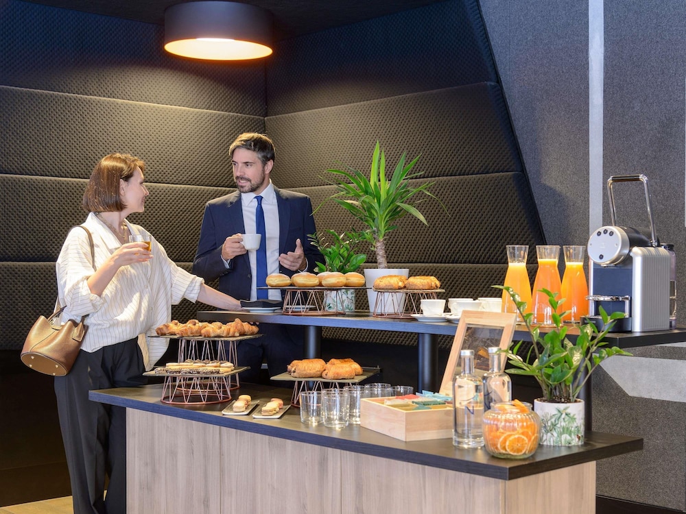 Novotel Milano Linate Aeroporto — Restaurant & bars in Milan, Lombardy
