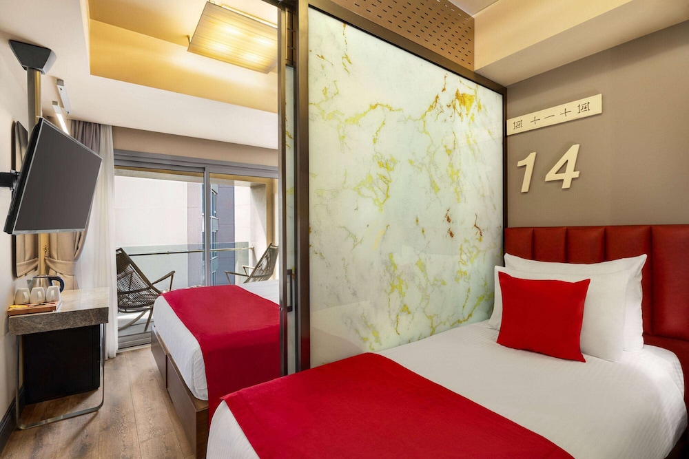 Ramada by Wyndham Istanbul Pera — Hotel rooms in Istanbul, Istanbul