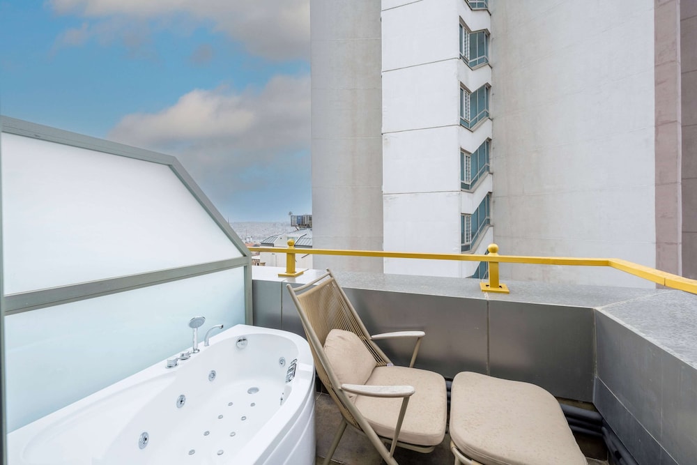 Ramada by Wyndham Istanbul Pera — Spa in Istanbul, Istanbul