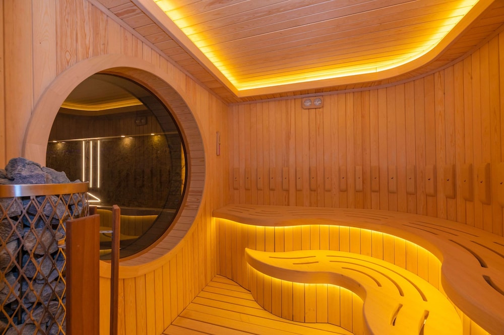 Ramada by Wyndham Istanbul Pera — Hotel building in Istanbul, Istanbul