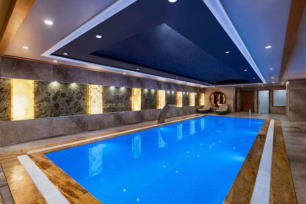 Ramada by Wyndham Istanbul Pera — Swimming pool in Istanbul, Istanbul