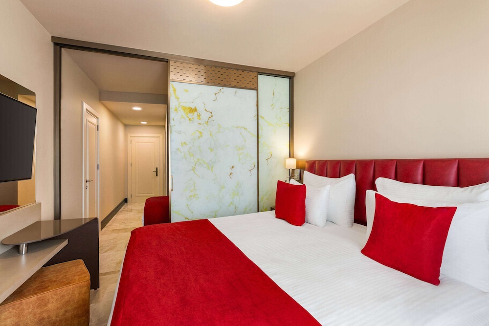 Ramada by Wyndham Istanbul Pera — Hotel rooms in Istanbul, Istanbul