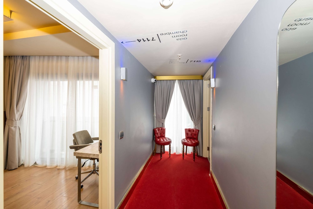 Ramada by Wyndham Istanbul Pera — Hotel rooms in Istanbul, Istanbul