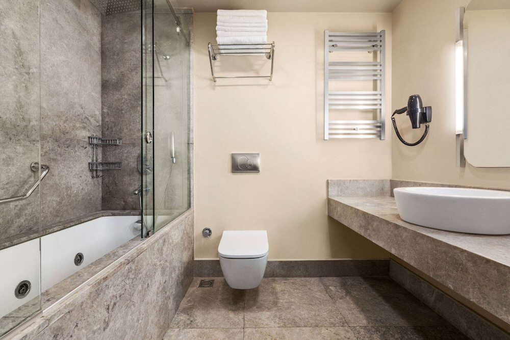 Ramada by Wyndham Istanbul Pera — Hotel rooms in Istanbul, Istanbul