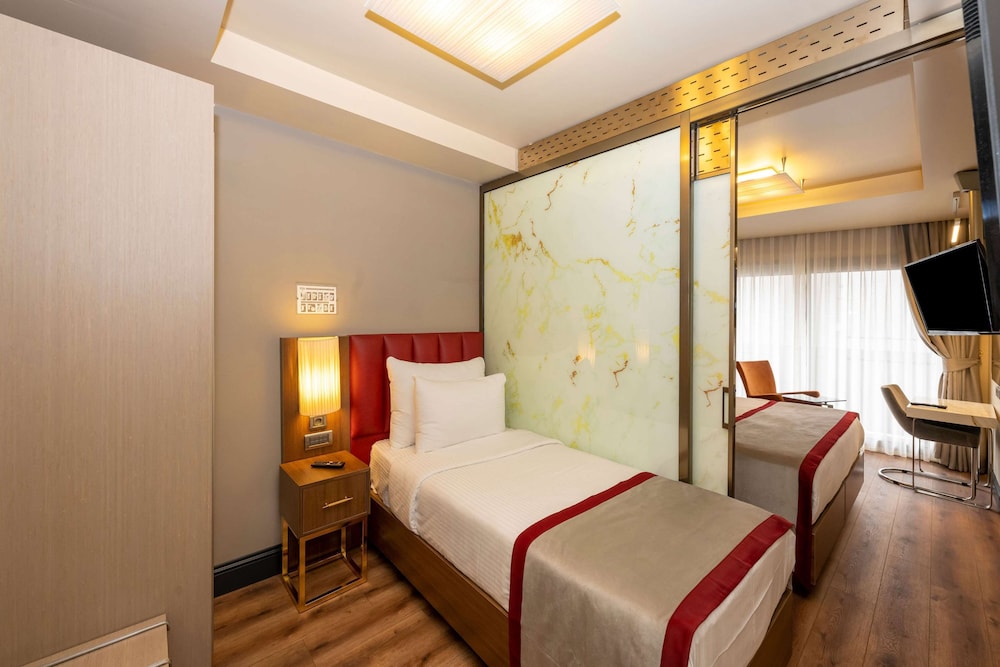 Ramada by Wyndham Istanbul Pera — Hotel rooms in Istanbul, Istanbul
