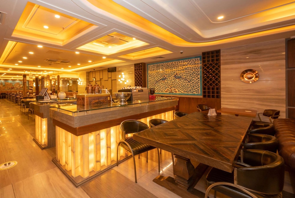 Ramada by Wyndham Istanbul Pera — Restaurant & bars in Istanbul, Istanbul