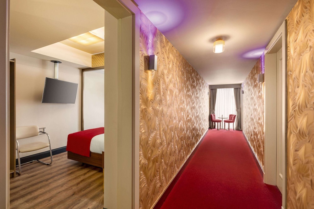 Ramada by Wyndham Istanbul Pera — Hotel rooms in Istanbul, Istanbul