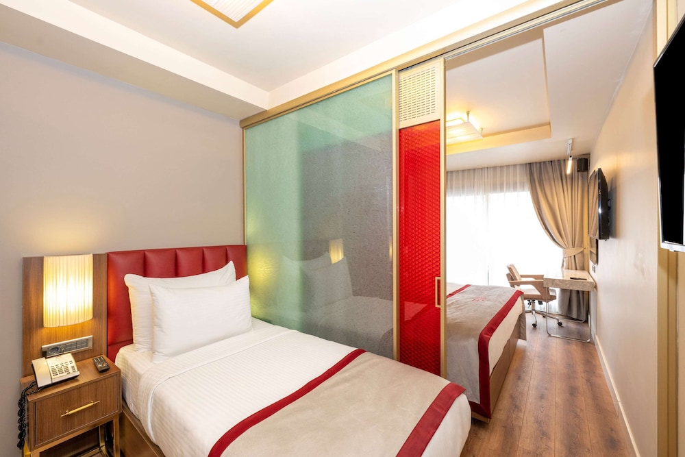 Ramada by Wyndham Istanbul Pera — Hotel rooms in Istanbul, Istanbul