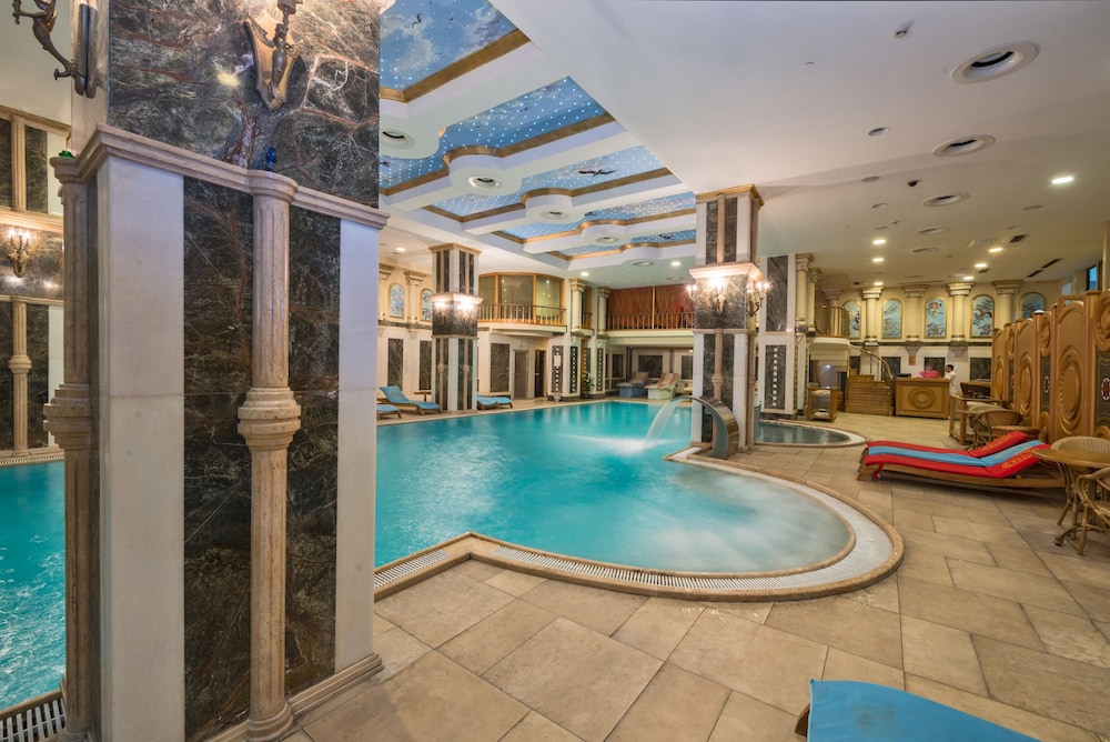 Wyndham Istanbul Old City — Swimming pool in Istanbul, Istanbul