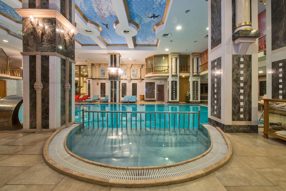 Wyndham Istanbul Old City — Swimming pool in Istanbul, Istanbul