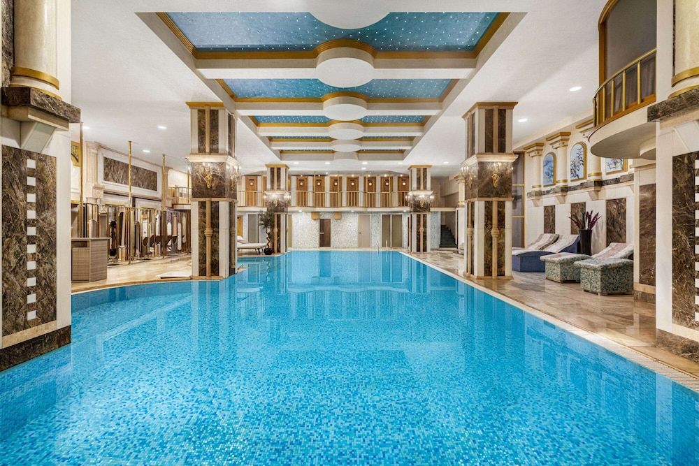 Wyndham Istanbul Old City — Swimming pool in Istanbul, Istanbul