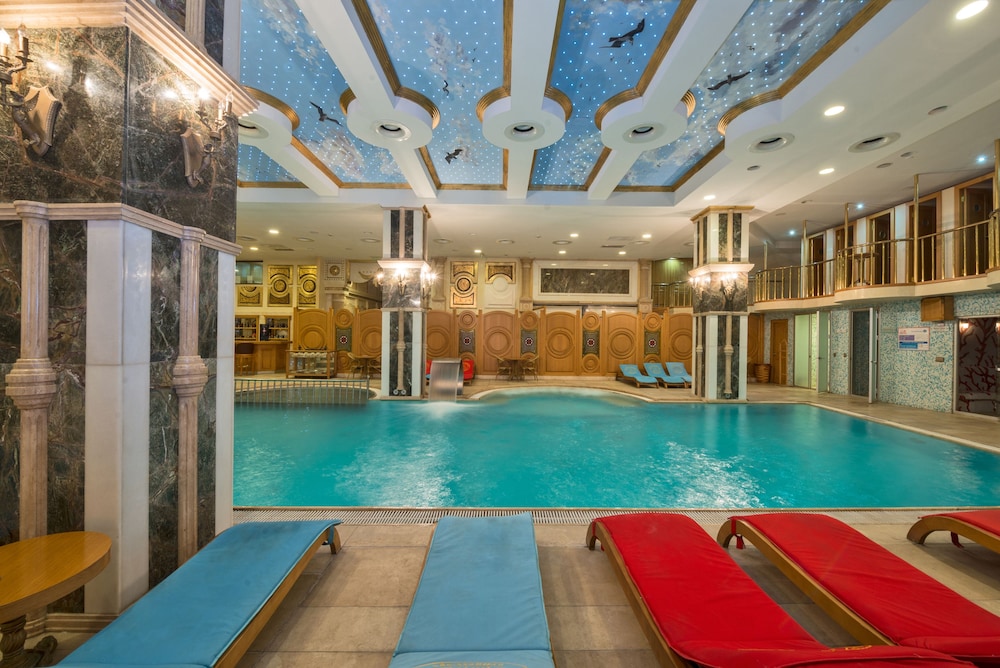 Wyndham Istanbul Old City — Swimming pool in Istanbul, Istanbul