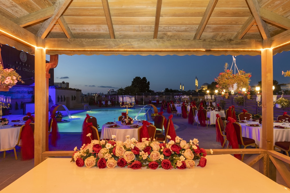 Wyndham Istanbul Old City — Swimming pool in Istanbul, Istanbul