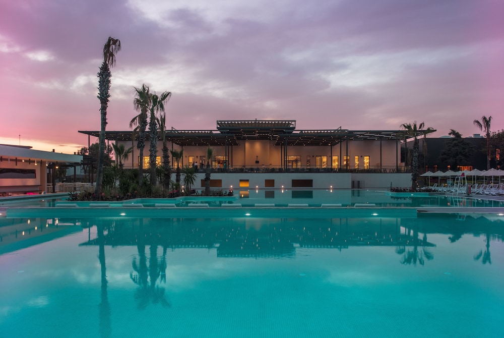 Paloma Orenda - All inclusive — Hotel building in Side