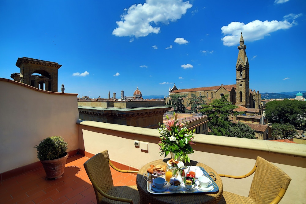 Plaza Hotel Lucchesi — Hotel rooms in Florence, Tuscany