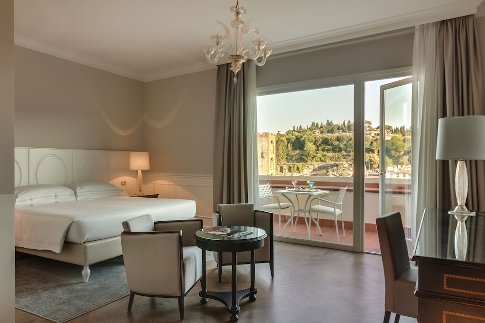 Plaza Hotel Lucchesi — Hotel rooms in Florence, Tuscany