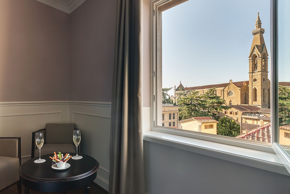 Plaza Hotel Lucchesi — Hotel rooms in Florence, Tuscany