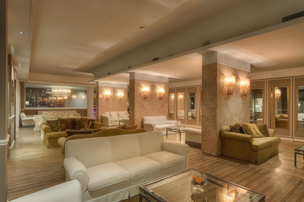 Plaza Hotel Lucchesi — Hotel building in Florence, Tuscany