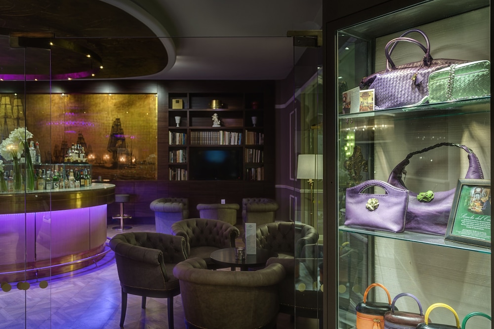 Plaza Hotel Lucchesi — Restaurant & bars in Florence, Tuscany