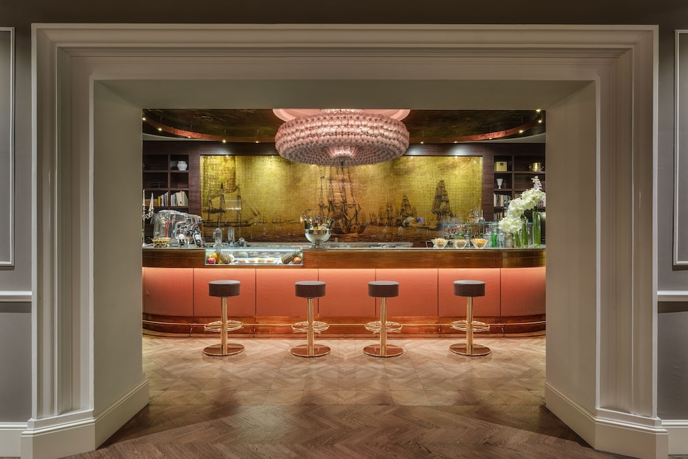 Plaza Hotel Lucchesi — Restaurant & bars in Florence, Tuscany