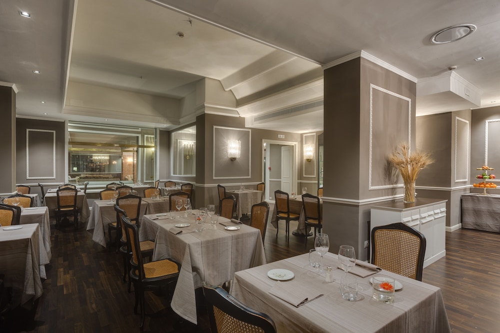 Plaza Hotel Lucchesi — Restaurant & bars in Florence, Tuscany