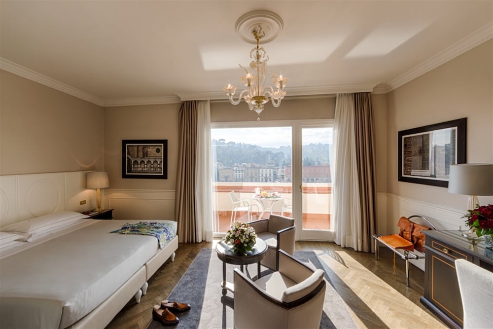 Plaza Hotel Lucchesi — Hotel rooms in Florence, Tuscany