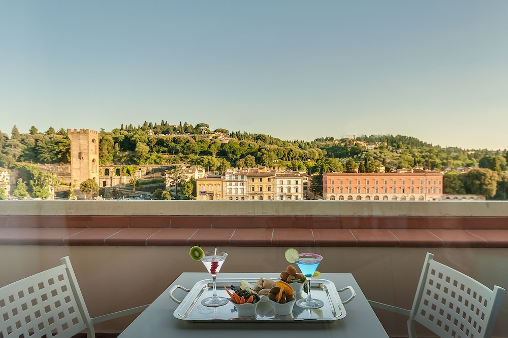 Plaza Hotel Lucchesi — Restaurant & bars in Florence, Tuscany