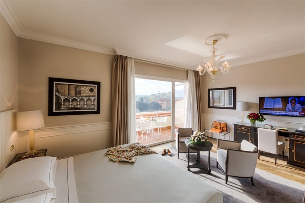 Plaza Hotel Lucchesi — Hotel rooms in Florence, Tuscany