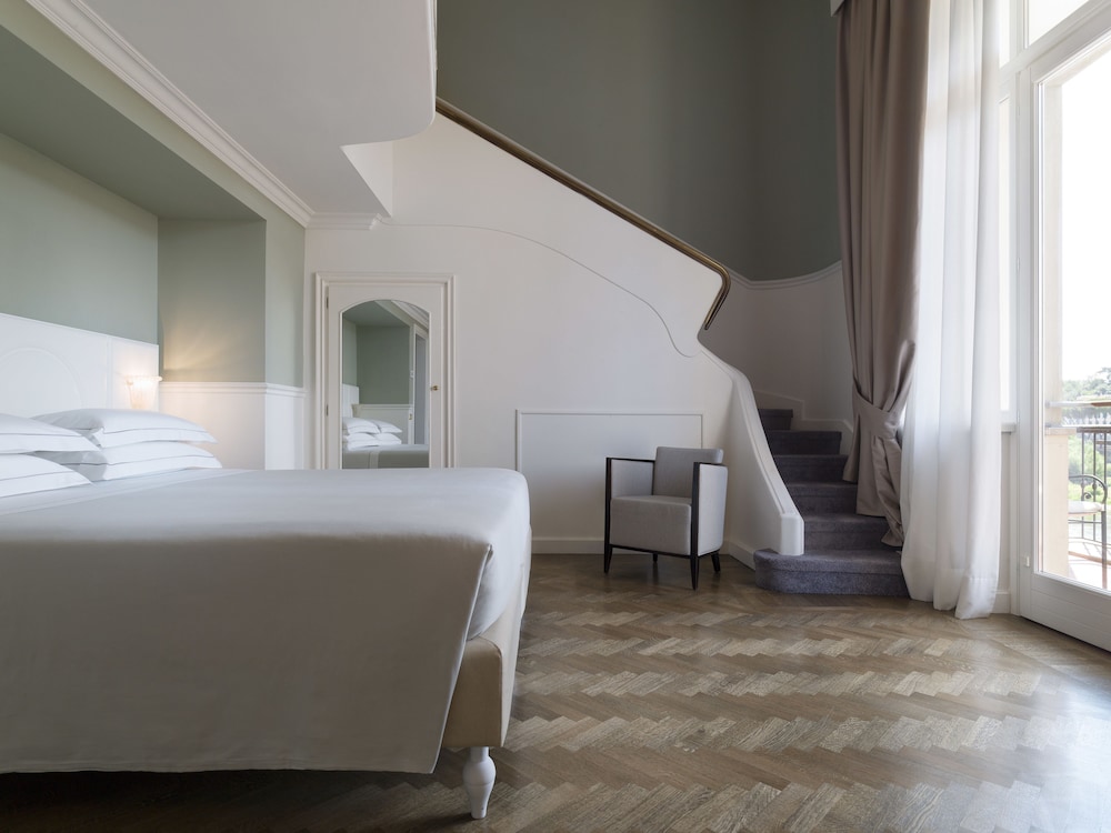 Plaza Hotel Lucchesi — Hotel rooms in Florence, Tuscany