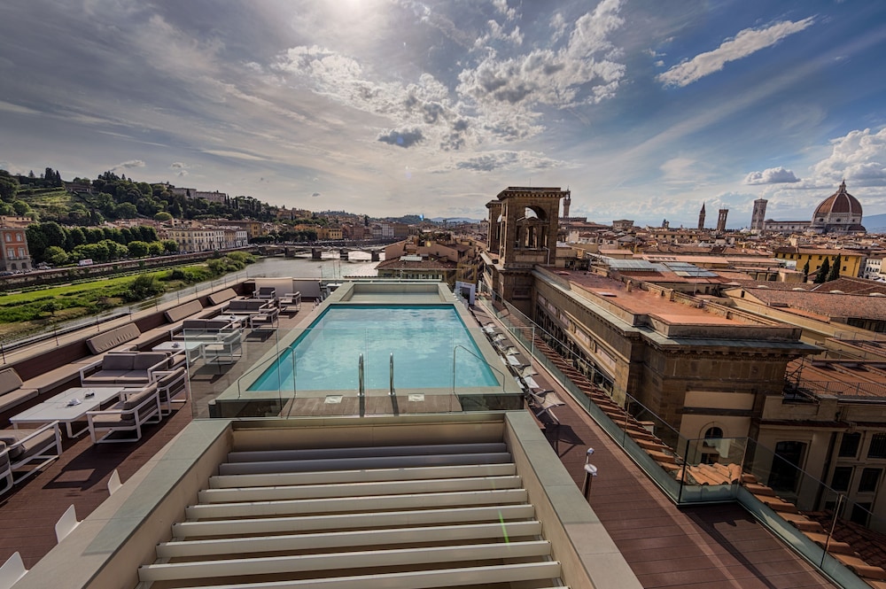 Plaza Hotel Lucchesi — Swimming pool in Florence, Tuscany