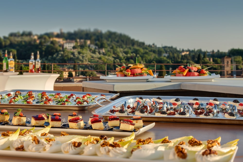 Plaza Hotel Lucchesi — Restaurant & bars in Florence, Tuscany