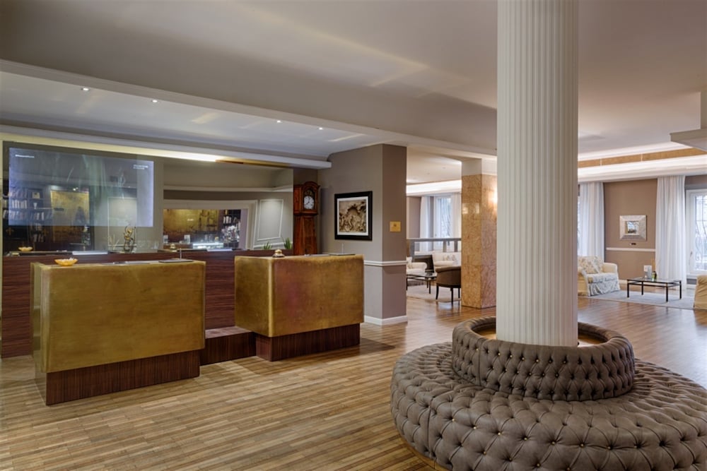 Plaza Hotel Lucchesi — Hotel building in Florence, Tuscany