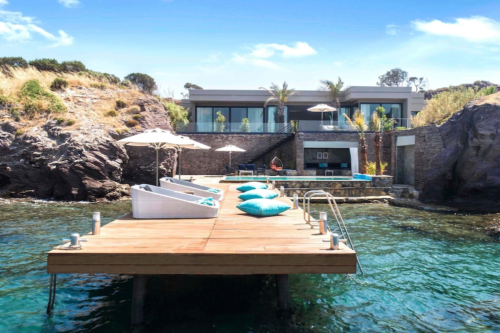 Le Méridien Bodrum Beach Resort — Swimming pool in Milas, Mugla