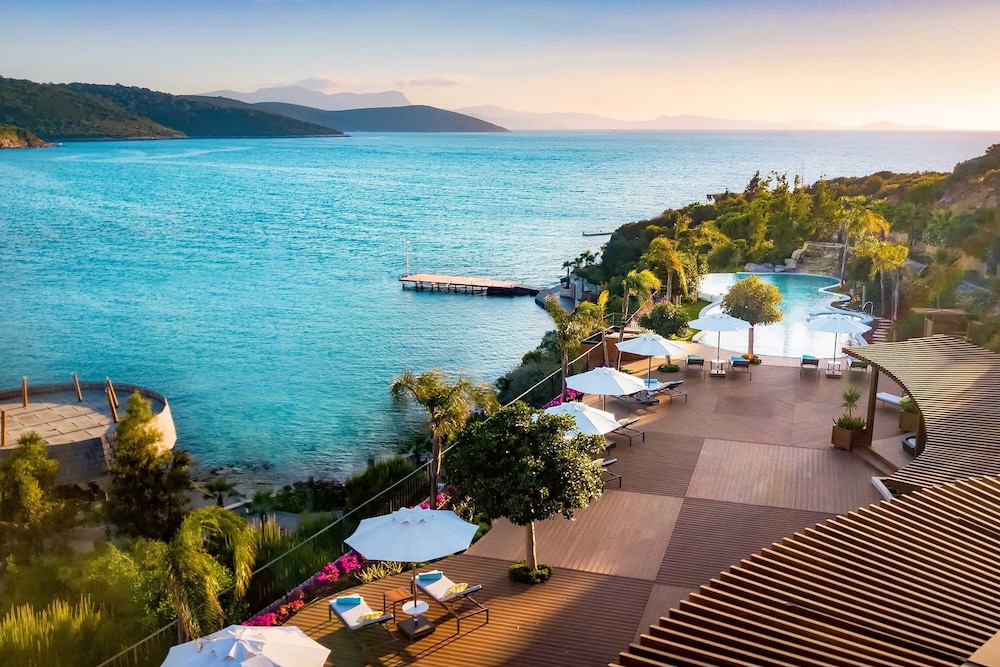 Le Méridien Bodrum Beach Resort — Swimming pool in Milas, Mugla