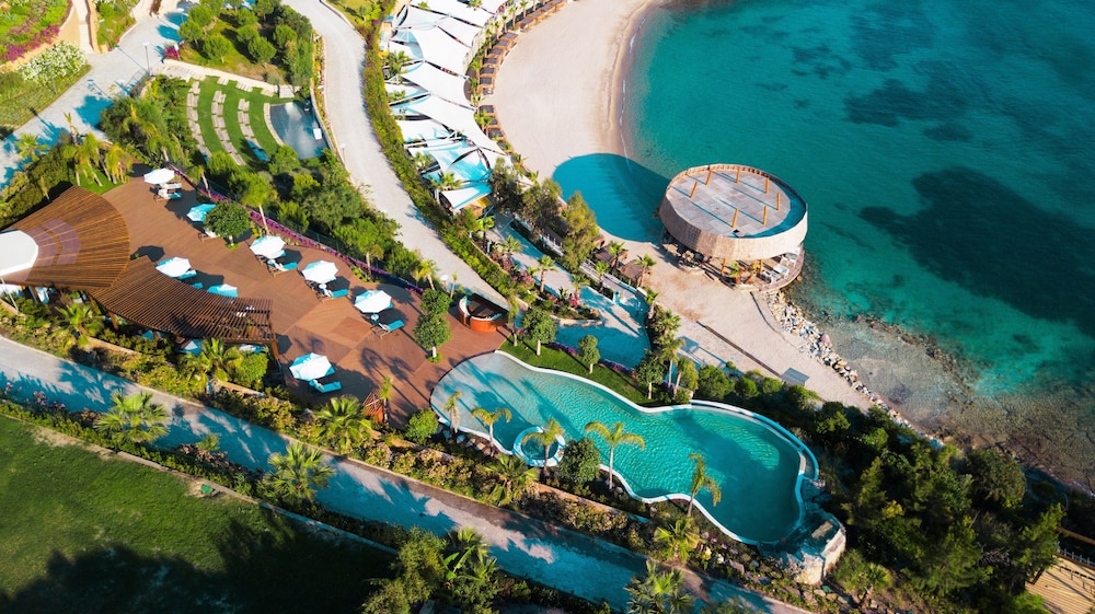 Le Méridien Bodrum Beach Resort — Swimming pool in Milas, Mugla