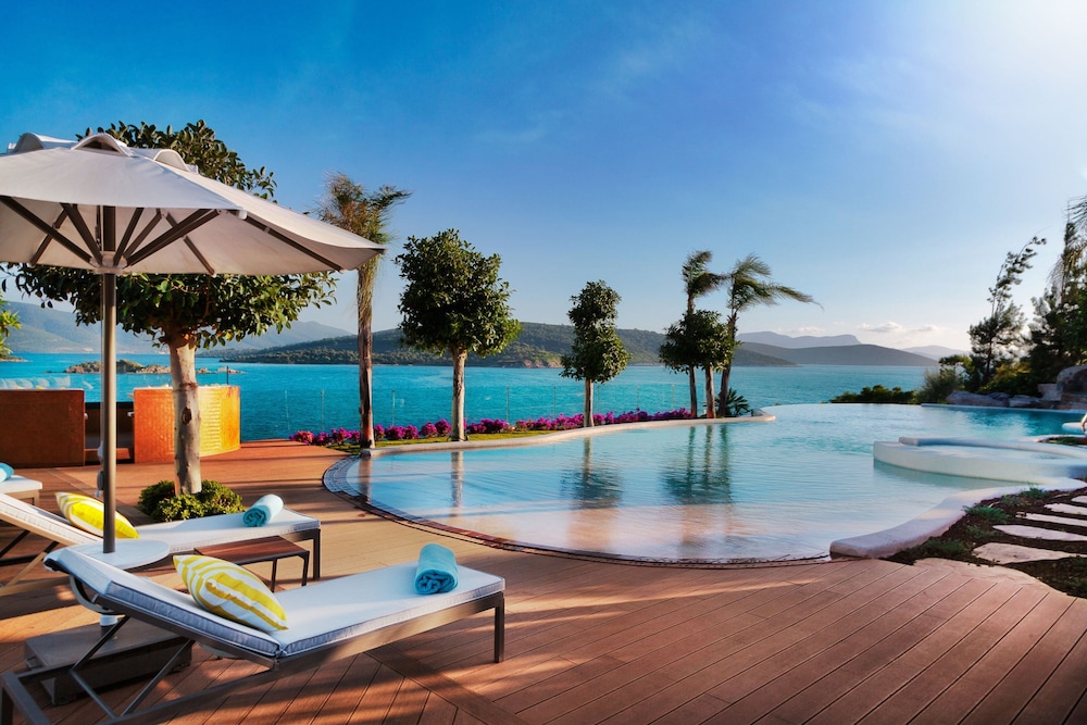 Le Méridien Bodrum Beach Resort — Swimming pool in Milas, Mugla