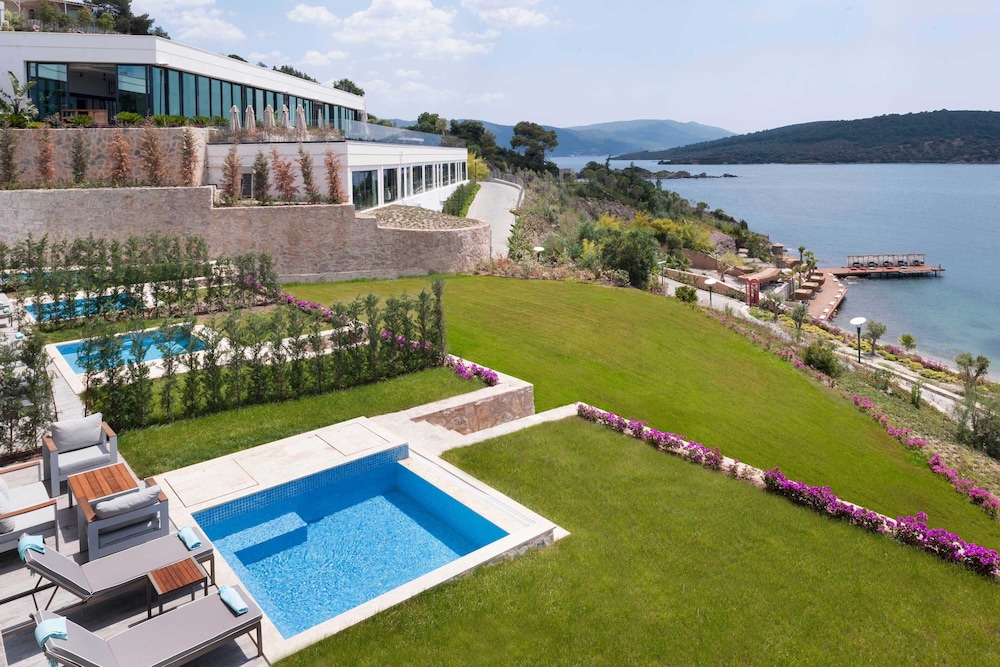 Le Méridien Bodrum Beach Resort — Swimming pool in Milas, Mugla