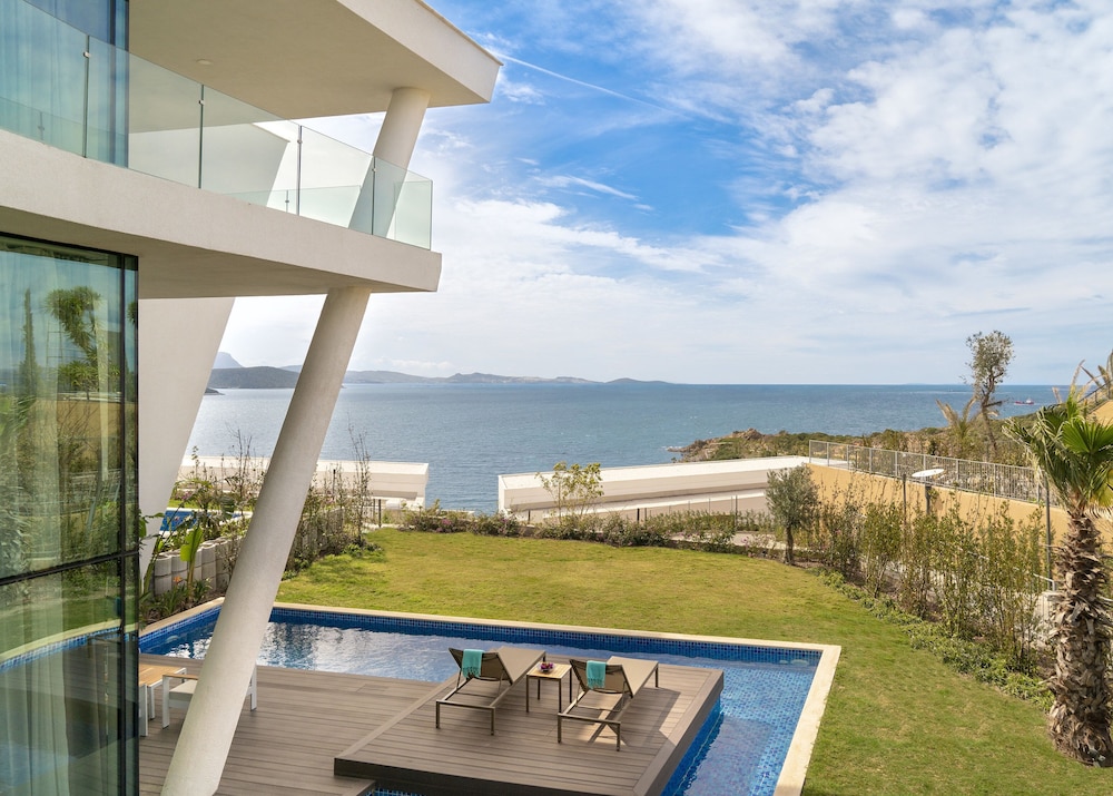 Le Méridien Bodrum Beach Resort — Swimming pool in Milas, Mugla