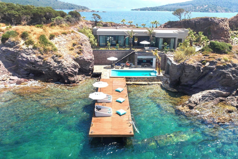 Le Méridien Bodrum Beach Resort — Swimming pool in Milas, Mugla