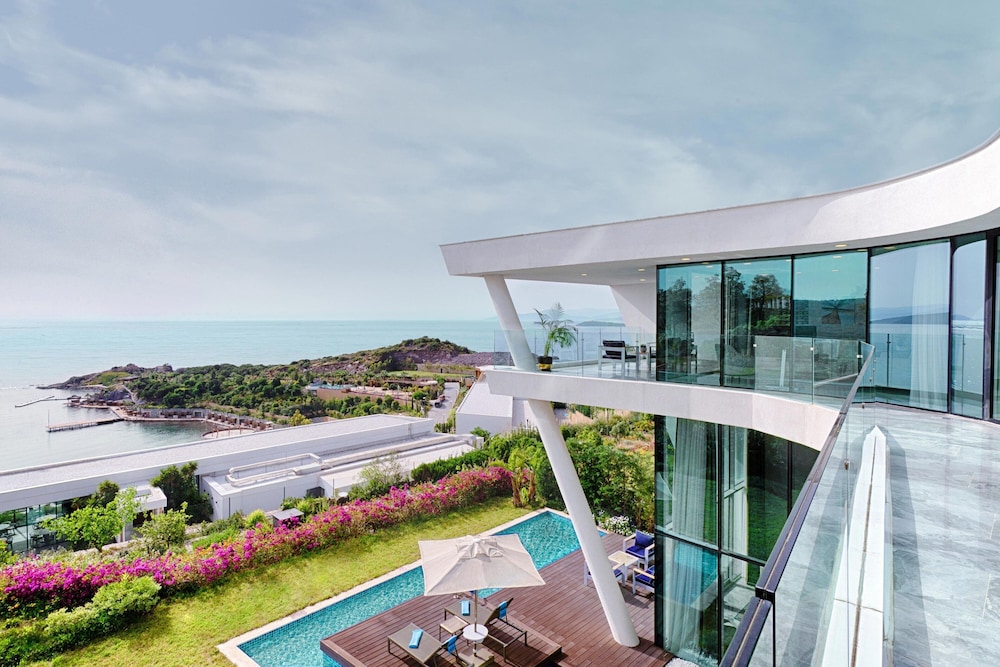 Le Méridien Bodrum Beach Resort — Swimming pool in Milas, Mugla