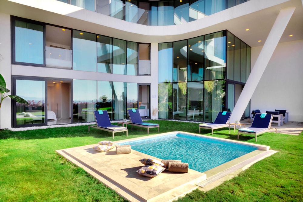 Le Méridien Bodrum Beach Resort — Swimming pool in Milas, Mugla