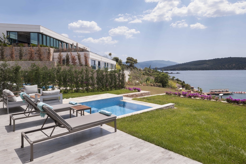 Le Méridien Bodrum Beach Resort — Swimming pool in Milas, Mugla