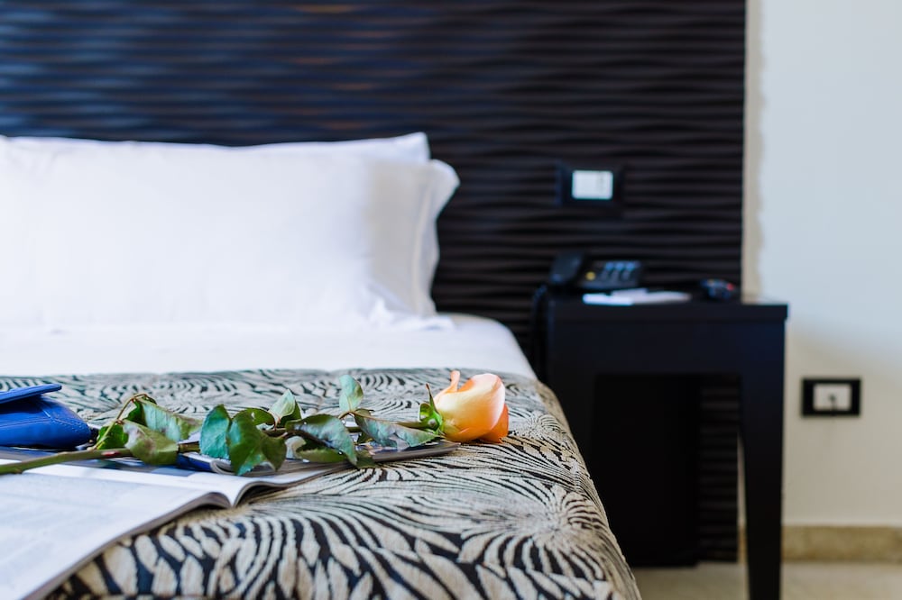 Hotel Garibaldi — Hotel rooms in Palermo, Sicily