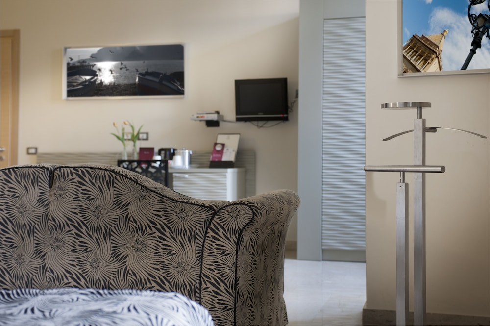 Hotel Garibaldi — Hotel rooms in Palermo, Sicily